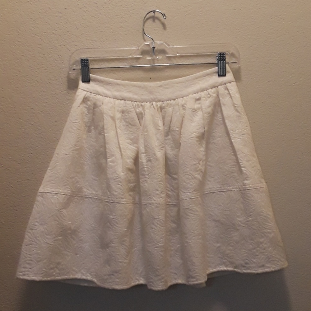 ⚡️⚡️Flash Sale ⚡️⚡️White skirt Express